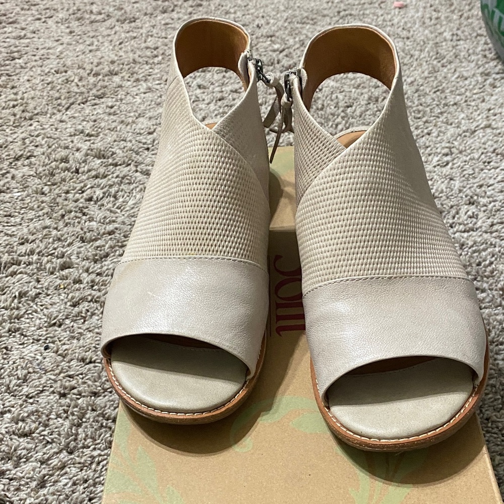 Sofft Open-Toe Ankle Sandals in Light Beige - Picture 3 of 5
